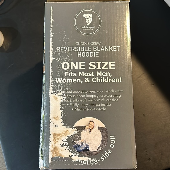 CUDDLE CREW Reversible Blanket Hoodie Gray / Charcoal One Size fits most NWT - Picture 9 of 13